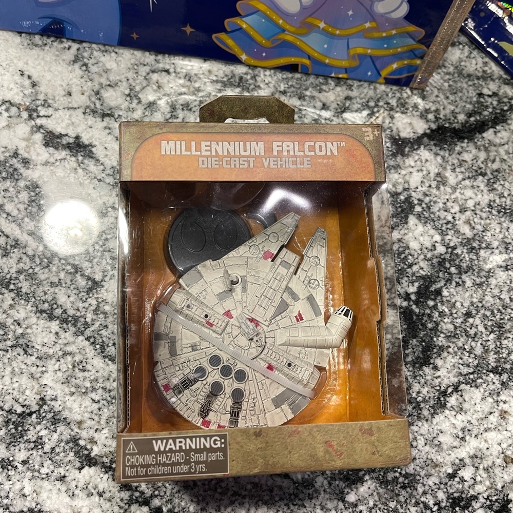 Disney Star Wars Millenium Falcon Die Cast Vehicle WDW PARKS